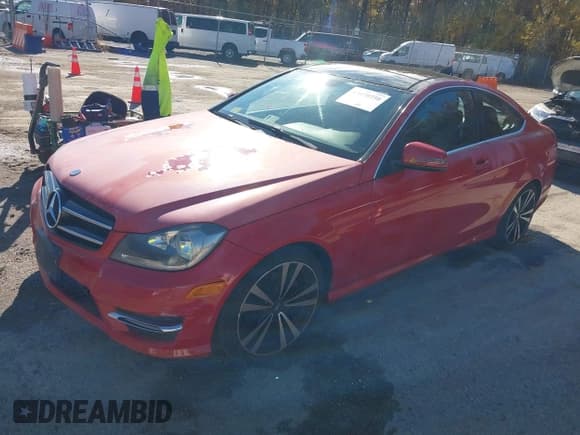 ✅ 2014 Mercedes-Benz C 250 • VIN: WDDGJ4HBXEG288865 • Lot: 43670758. Listed on IAAI with 164,169 mi. Free auction sales archive from the USA and detailed vehicle history report at DreamBid. Image 17.