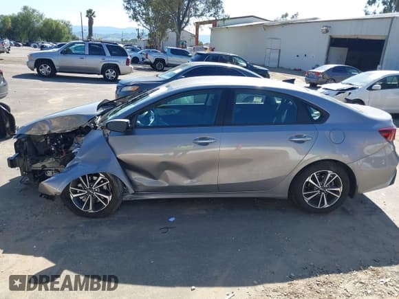 ✅ 2023 Kia Forte LXS • VIN: 3KPF24AD7PE672054 • Lot: 41841524. Wystawiony na IAAI z przebiegiem 50 022 mil. Bezpłatny archiwum sprzedaży aukcyjnych z USA i szczegółowy raport historii pojazdu na DreamBid. Zdjęcie 14.