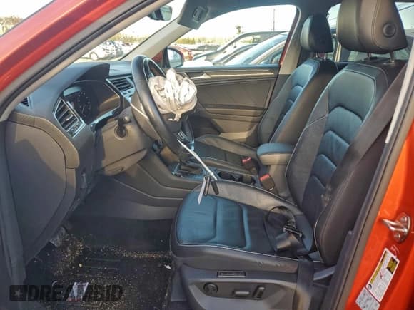 ✅ 2018 Volkswagen Tiguan SEL Premium • VIN: 3VV4B7AX6JM188376 • Лот: 93903355. Опубликован ранее на Copart с пробегом 48 689 миль. Бесплатный доступ к архиву аукционных продаж из США и подробный отчёт об истории автомобиля на DreamBid. Изображение 7.