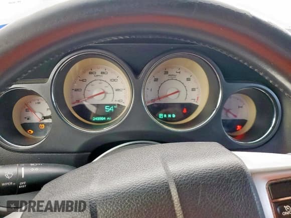 ✅ 2011 Dodge Challenger • VIN: 2B3CJ4DG3BH601959 • Lot: 50878465. Wystawiony na Copart z przebiegiem 243 984 mil. Bezpłatny archiwum sprzedaży aukcyjnych z USA i szczegółowy raport historii pojazdu na DreamBid. Zdjęcie 9.