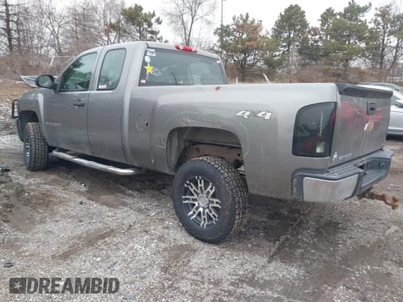 ✅ 2009 Chevrolet Silverado 1500 LS • VIN: 1GCEK19C09Z137158 • Lot: 41516732. Listed on IAAI with 213,573 mi. Free auction sales archive from the USA and detailed vehicle history report at DreamBid. Image 3.