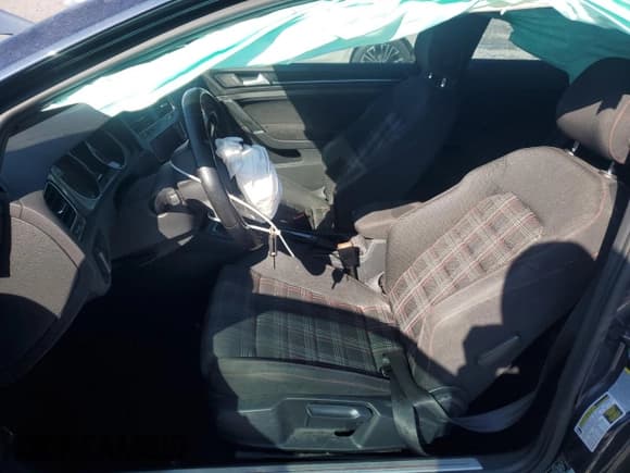 ✅ 2015 Volkswagen Golf GTI S • VIN: 3VWY47AU9FM095064 • Lot: 42132875. Wystawiony na Copart z przebiegiem 76 572 mil. Bezpłatny archiwum sprzedaży aukcyjnych z USA i szczegółowy raport historii pojazdu na DreamBid. Zdjęcie 7.