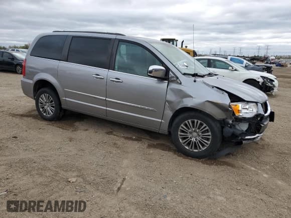 ✅ 2014 Chrysler Town & Country Touring L • VIN: 2C4RC1CG5ER375943 • Lot: 85861365. Listed on Copart with 136,207 mi. Free auction sales archive from the USA and detailed vehicle history report at DreamBid. Image 4.