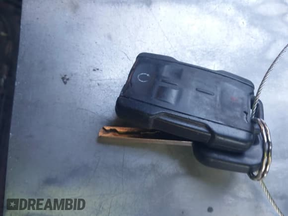 ✅ 2018 Chevrolet Silverado 1500 LT • VIN: 1GCRCREH8JZ162392 • Лот: 43517044. Опубликован ранее на IAAI с пробегом 226 640 миль. Бесплатный доступ к архиву аукционных продаж из США и подробный отчёт об истории автомобиля на DreamBid. Изображение 11.