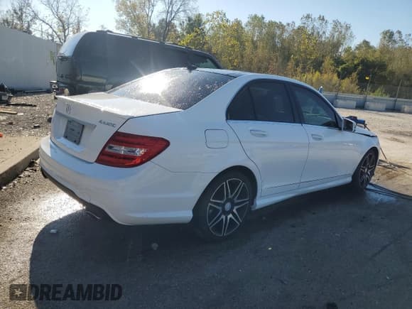 ✅ 2014 Mercedes-Benz C 300 Sport • VIN: WDDGF8AB7ER310960 • Лот: 86628545. Опубликован ранее на Copart с пробегом 118 301 миль. Бесплатный доступ к архиву аукционных продаж из США и подробный отчёт об истории автомобиля на DreamBid. Изображение 3.