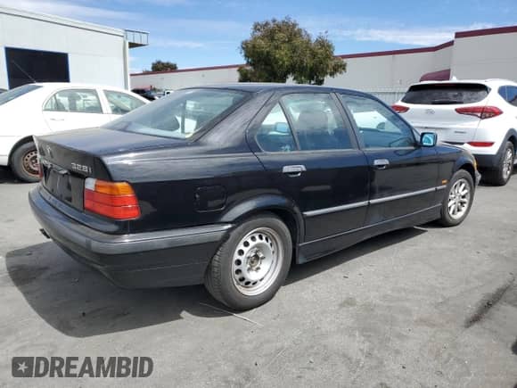 1998 BMW 3 Series z VIN WBACD3321WAV24693, wystawiony jako Copart lot #66515794 z przebiegiem 228 492 mil mil oraz Szkoda całkowita • Salvage title. Historia ofert i sprzedaży dostępna na DreamBid. Obrazek 3.