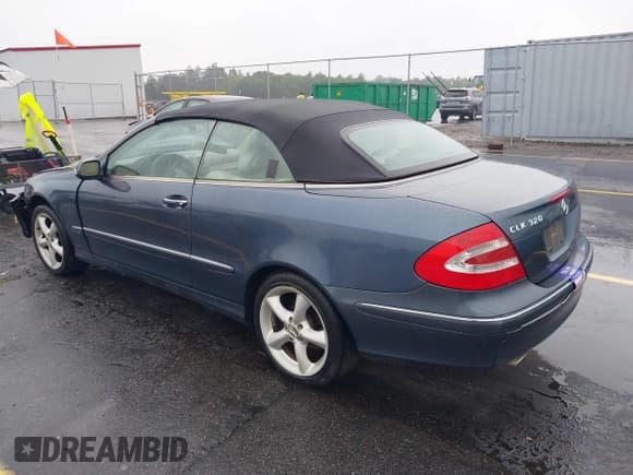 ✅ 2005 Mercedes-Benz CLK 320 • VIN: WDBTK65J65F134106 • Lot: 42322069. Wystawiony na IAAI z przebiegiem 138 407 mil. Bezpłatny archiwum sprzedaży aukcyjnych z USA i szczegółowy raport historii pojazdu na DreamBid. Zdjęcie 3.