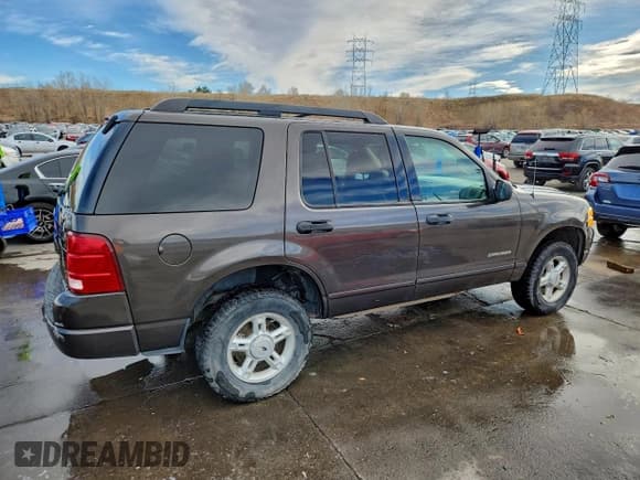 ✅ 2005 Ford Explorer XLT • VIN: 1FMZU73W55UA93307 • Lot: 94337905. Listed on Copart with 122,385 mi. Free auction sales archive from the USA and detailed vehicle history report at DreamBid. Image 3.