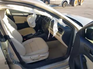 ✅ 2015 Volkswagen Jetta SE • VIN: 3VWD07AJ1FM403845 • Lot: 43398633. Listed on IAAI with 104,620 mi. Free auction sales archive from the USA and detailed vehicle history report at DreamBid. Image 5.