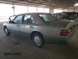 ✅ 1990 Mercedes-Benz 260 • VIN: WDBEA26D3LB134095 • Лот: 86105544. Опубликован ранее на Copart с пробегом 143 785 миль. Бесплатный доступ к архиву аукционных продаж из США и подробный отчёт об истории автомобиля на DreamBid. Изображение 2.