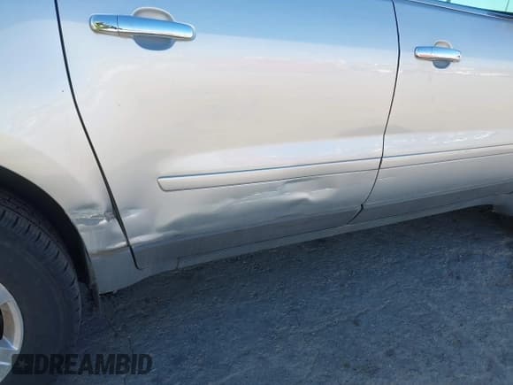✅ 2012 Chevrolet Traverse 1LT • VIN: 1GNKRGED3CJ242371 • Lot: 41838533. Listed on IAAI with 121,220 mi. Free auction sales archive from the USA and detailed vehicle history report at DreamBid. Image 6.