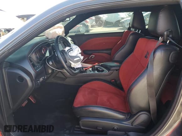 ✅ 2022 Dodge Challenger R/T Scat Pack Widebody • VIN: 2C3CDZFJ5NH258205 • Lot: 49978164. Wystawiony na Copart z przebiegiem 18 398 mil. Bezpłatny archiwum sprzedaży aukcyjnych z USA i szczegółowy raport historii pojazdu na DreamBid. Zdjęcie 7.