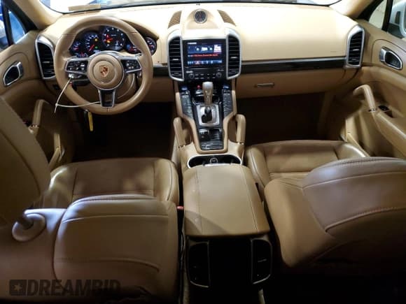 ✅ 2017 Porsche Cayenne • VIN: WP1AA2A22HKA82180 • Lot: 91875515. Wystawiony na Copart z przebiegiem 123 063 mil. Bezpłatny archiwum sprzedaży aukcyjnych z USA i szczegółowy raport historii pojazdu na DreamBid. Zdjęcie 8.