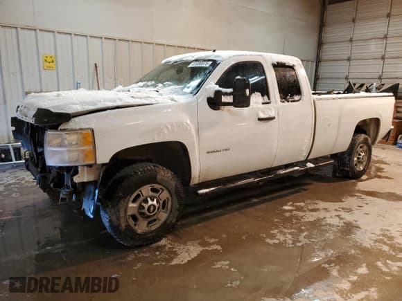 ✅ 2011 Chevrolet Silverado 2500HD LT • VIN: 1GC2CXCG8BZ146937 • Lot: 41696975. Wystawiony na Copart z przebiegiem Nie podano. Bezpłatny archiwum sprzedaży aukcyjnych z USA i szczegółowy raport historii pojazdu na DreamBid. Zdjęcie 1.