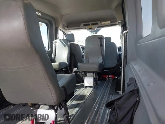 ✅ 2015 Ford Transit Cargo • VIN: 1FTNR2CM0FKB23333 • Лот: 43442165. Опубликован ранее на IAAI с пробегом 116 376 миль. Бесплатный доступ к архиву аукционных продаж из США и подробный отчёт об истории автомобиля на DreamBid. Изображение 19.