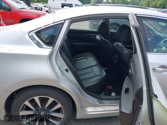 ✅ 2016 Nissan Altima SL • VIN: 1N4AL3AP8GC183042 • Lot: 42508022. Listed on IAAI with 102,492 mi. Free auction sales archive from the USA and detailed vehicle history report at DreamBid. Image 8.