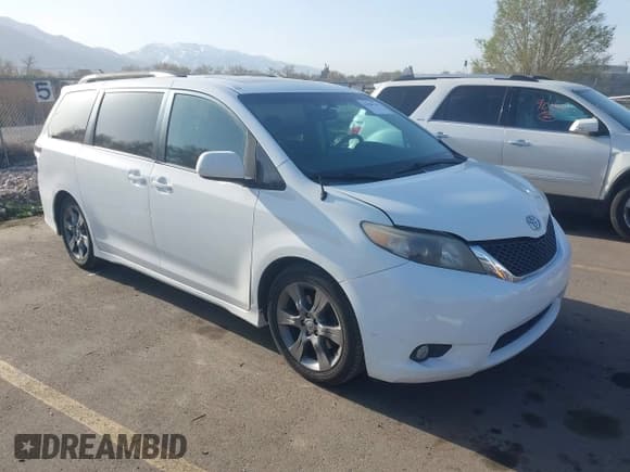 ✅ 2012 Toyota Sienna SE • VIN: 5TDXK3DC1CS221798 • Lot: 41989210. Listed on IAAI with 198,962 mi. Free auction sales archive from the USA and detailed vehicle history report at DreamBid. Image 1.