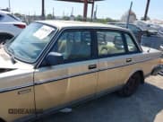 ✅ 1990 Volvo 240 • VIN: YV1AA8842L1424134 • Lot: 42626072. Wystawiony na IAAI z przebiegiem 87 728 mil. Bezpłatny archiwum sprzedaży aukcyjnych z USA i szczegółowy raport historii pojazdu na DreamBid. Zdjęcie 15.