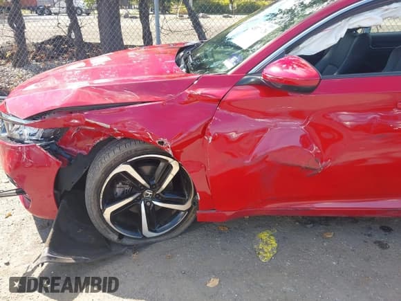 ✅ 2018 Honda Accord Sport • VIN: 1HGCV1F33JA015370 • Lot: 43321626. Wystawiony na IAAI z przebiegiem 54 223 mil. Bezpłatny archiwum sprzedaży aukcyjnych z USA i szczegółowy raport historii pojazdu na DreamBid. Zdjęcie 6.