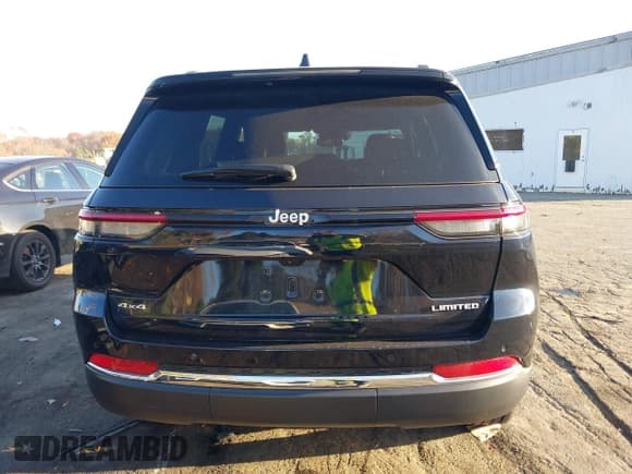 ✅ 2024 Jeep Grand Cherokee Limited • VIN: 1C4RJHBG0RC261413 • Lot: 43690825. Wystawiony na IAAI z przebiegiem 15 483 mil. Bezpłatny archiwum sprzedaży aukcyjnych z USA i szczegółowy raport historii pojazdu na DreamBid. Zdjęcie 17.