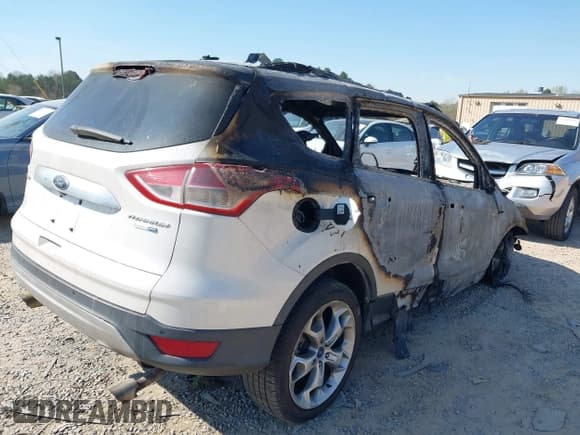 ✅ 2015 Ford Escape Titanium • VIN: 1FMCU9J90FUA48002 • Lot: 41890275. Wystawiony na IAAI z przebiegiem Nie podano. Bezpłatny archiwum sprzedaży aukcyjnych z USA i szczegółowy raport historii pojazdu na DreamBid. Zdjęcie 4.