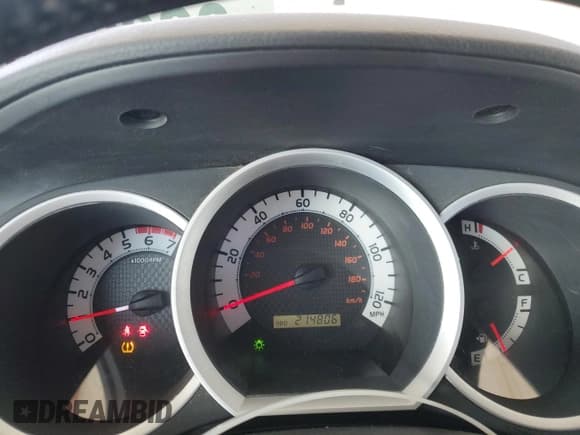 ✅ 2015 Toyota Tacoma • VIN: 3TMLU4EN2FM182321 • Lot: 92693405. Listed on Copart with 214,806 mi. Free auction sales archive from the USA and detailed vehicle history report at DreamBid. Image 9.