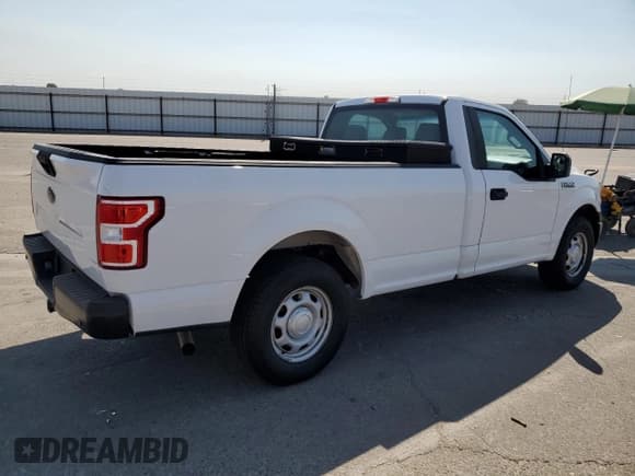 ✅ 2018 Ford F-150 XL • VIN: 1FTMF1CB1JKC01852 • Lot: 68040195. Wystawiony na Copart z przebiegiem 99 510 mil. Bezpłatny archiwum sprzedaży aukcyjnych z USA i szczegółowy raport historii pojazdu na DreamBid. Zdjęcie 3.