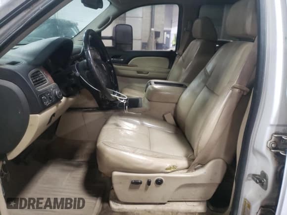 ✅ 2007 Chevrolet Silverado 2500HD LTZ • VIN: 1GCHK23607F500627 • Lot: 68765834. Wystawiony na Copart z przebiegiem 263 789 mil. Bezpłatny archiwum sprzedaży aukcyjnych z USA i szczegółowy raport historii pojazdu na DreamBid. Zdjęcie 7.