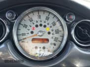 ✅ 2005 MINI Convertible S • VIN: WMWRH33515TK56479 • Lot: 43730672. Wystawiony na IAAI z przebiegiem 151 401 mil. Bezpłatny archiwum sprzedaży aukcyjnych z USA i szczegółowy raport historii pojazdu na DreamBid. Zdjęcie 7.