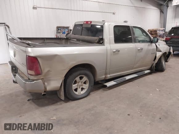 ✅ 2010 Dodge 1500 SLT • VIN: 1D7RV1CT2AS186351 • Lot: 40940549. Wystawiony na IAAI z przebiegiem 170 165 mil. Bezpłatny archiwum sprzedaży aukcyjnych z USA i szczegółowy raport historii pojazdu na DreamBid. Zdjęcie 4.