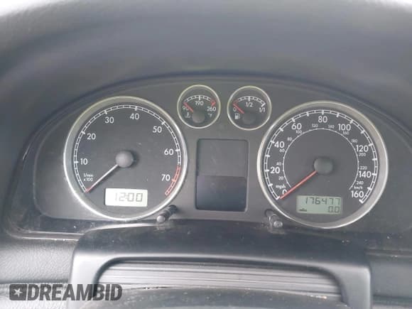 ✅ 2002 Volkswagen Passat GLX • VIN: WVWTH63B22P356725 • Lot: 43800655. Listed on IAAI with 176,477 mi. Free auction sales archive from the USA and detailed vehicle history report at DreamBid. Image 7.