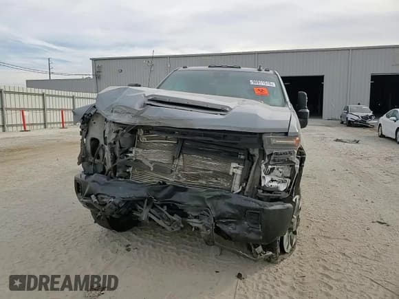 ✅ 2024 Chevrolet Silverado 2500HD Custom • VIN: 2GC4YMEY2R1251796 • Lot: 90911515. Wystawiony na Copart z przebiegiem 35 634 mil. Bezpłatny archiwum sprzedaży aukcyjnych z USA i szczegółowy raport historii pojazdu na DreamBid. Zdjęcie 13.