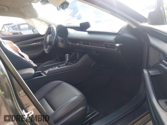 ✅ 2020 Mazda 3 Select • VIN: 3MZBPACL0LM134988 • Lot: 43333473. Wystawiony na IAAI z przebiegiem 34 507 mil. Bezpłatny archiwum sprzedaży aukcyjnych z USA i szczegółowy raport historii pojazdu na DreamBid. Zdjęcie 5.