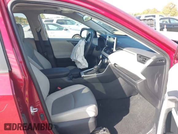 ✅ 2020 Toyota RAV4 XLE Premium • VIN: 2T3A1RFV7LW139907 • Lot: 43365491. Listed on IAAI with 50,309 mi. Free auction sales archive from the USA and detailed vehicle history report at DreamBid. Image 5.