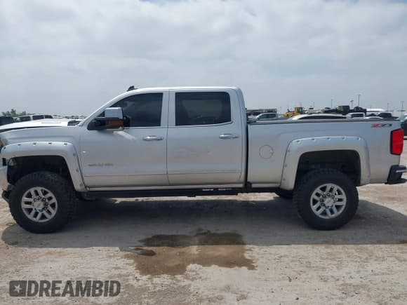 ✅ 2016 Chevrolet Silverado 2500HD LTZ • VIN: 1GC1KWE84GF116471 • Lot: 42320881. Listed on IAAI with 240,834 mi. Free auction sales archive from the USA and detailed vehicle history report at DreamBid. Image 14.