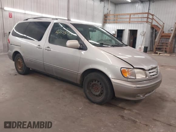 ✅ 2001 Toyota Sienna LE • VIN: 4T3ZF13C31U324428 • Lot: 42238030. Listed on IAAI with 209,762 mi. Free auction sales archive from the USA and detailed vehicle history report at DreamBid. Image 1.