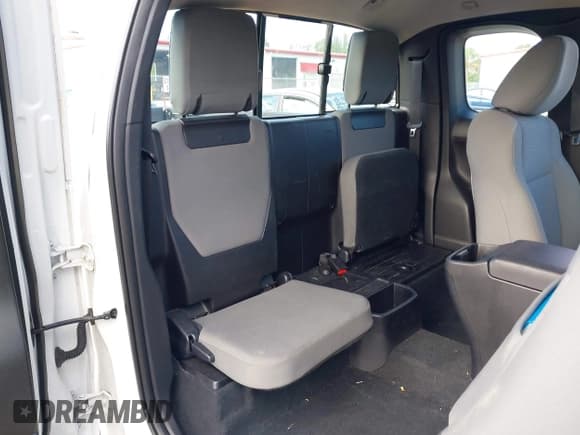 ✅ 2017 Toyota Tacoma SR • VIN: 5TFRX5GN1HX081966 • Lot: 43105004. Wystawiony na IAAI z przebiegiem 96 483 mil. Bezpłatny archiwum sprzedaży aukcyjnych z USA i szczegółowy raport historii pojazdu na DreamBid. Zdjęcie 8.