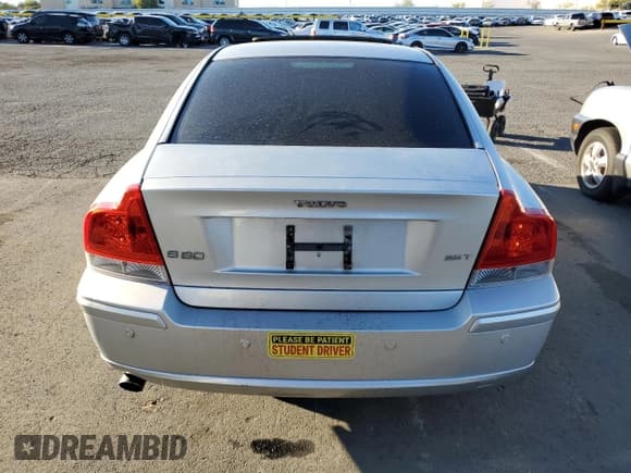 ✅ 2005 Volvo S60 • VIN: YV1RS592752462788 • Lot: 86991445. Wystawiony na Copart z przebiegiem 181 463 mil. Bezpłatny archiwum sprzedaży aukcyjnych z USA i szczegółowy raport historii pojazdu na DreamBid. Zdjęcie 6.