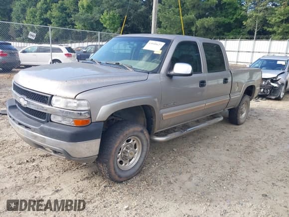 ✅ 2002 Chevrolet Silverado 2500HD LT • VIN: 1GCHK23U52F235890 • Lot: 43040627. Listed on IAAI with 361,130 mi. Free auction sales archive from the USA and detailed vehicle history report at DreamBid. Image 2.