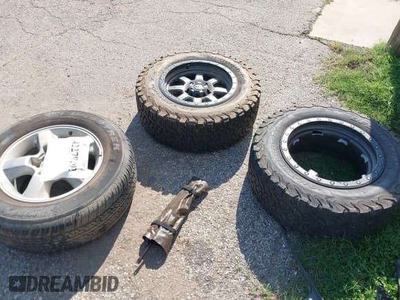 ✅ 2003 Toyota Land Cruiser • VIN: JTEHT05J632048764 • Лот: 42279192. Опубликован ранее на IAAI с пробегом 303 680 миль. Бесплатный доступ к архиву аукционных продаж из США и подробный отчёт об истории автомобиля на DreamBid. Изображение 12.