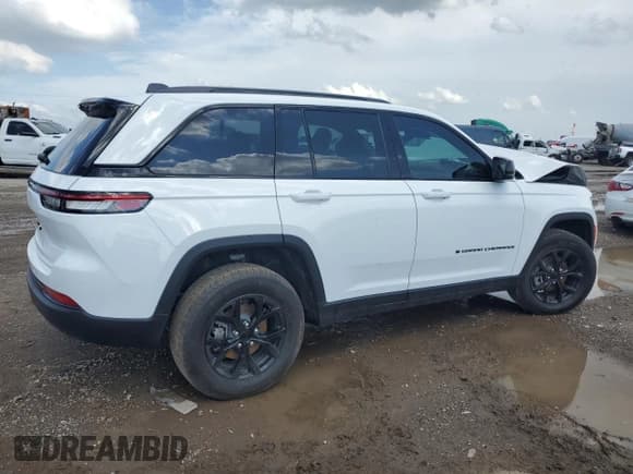 ✅ 2025 Jeep Grand Cherokee Altitude X • VIN: 1C4RJHAG1SC284822 • Lot: 53756115. Listed on Copart with 3,196 mi. Free auction sales archive from the USA and detailed vehicle history report at DreamBid. Image 3.