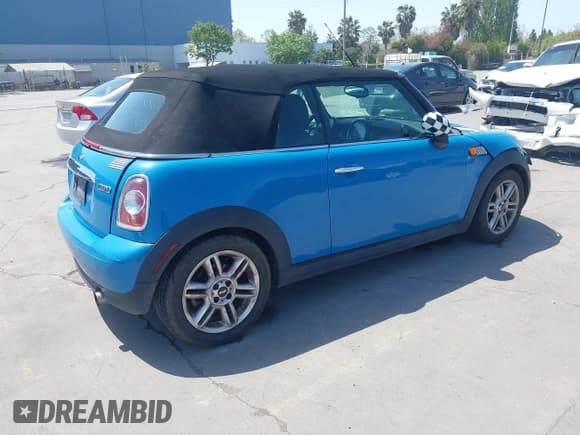 ✅ 2014 MINI Convertible • VIN: WMWZN3C55ET569656 • Лот: 42105348. Опубликован ранее на IAAI с пробегом 87 671 миль. Бесплатный доступ к архиву аукционных продаж из США и подробный отчёт об истории автомобиля на DreamBid. Изображение 4.