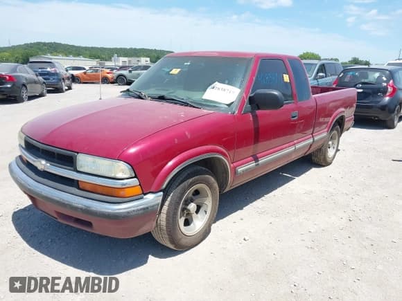 ✅ 2003 Chevrolet S-10 • VIN: 1GCCS19H938132072 • Лот: 42838717. Опубликован ранее на IAAI с пробегом 183 340 миль. Бесплатный доступ к архиву аукционных продаж из США и подробный отчёт об истории автомобиля на DreamBid. Изображение 2.