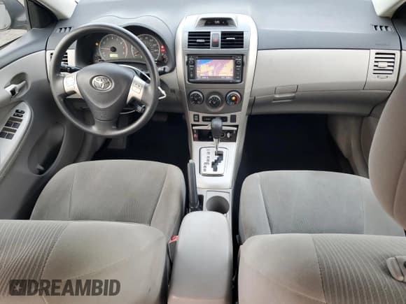 ✅ 2012 Toyota Corolla L • VIN: 2T1BU4EE8CC885180 • Lot: 80462825. Wystawiony na Copart z przebiegiem 78 325 mil. Bezpłatny archiwum sprzedaży aukcyjnych z USA i szczegółowy raport historii pojazdu na DreamBid. Zdjęcie 8.