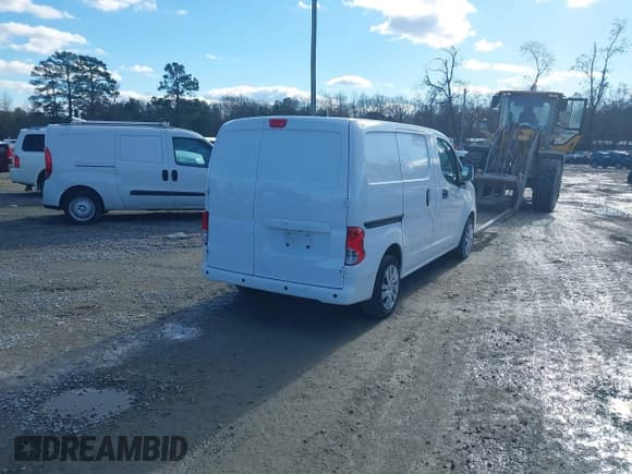 ✅ 2021 Nissan NV200 SV • VIN: 3N6CM0KN7MK708073 • Lot: 43767031. Wystawiony na IAAI z przebiegiem 46 229 mil. Bezpłatny archiwum sprzedaży aukcyjnych z USA i szczegółowy raport historii pojazdu na DreamBid. Zdjęcie 4.