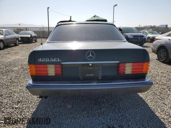 ✅ 1991 Mercedes-Benz 420 SEL • VIN: WDBCA35E1MA596184 • Лот: 61671065. Опубликован ранее на Copart с пробегом 209 486 миль. Бесплатный доступ к архиву аукционных продаж из США и подробный отчёт об истории автомобиля на DreamBid. Изображение 6.