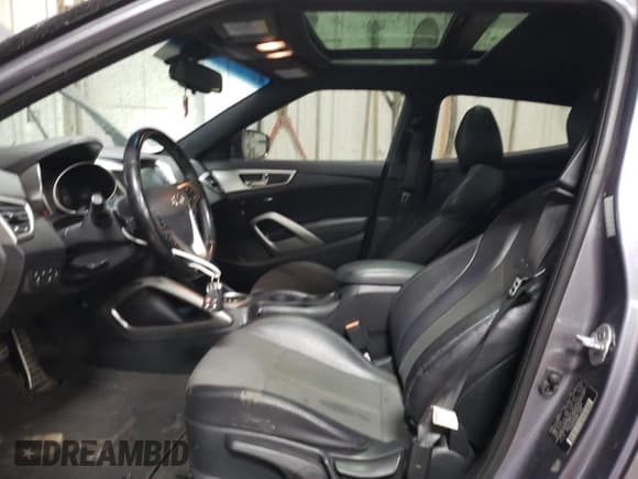 ✅ 2016 Hyundai Veloster • VIN: KMHTC6AD4GU253295 • Lot: 86543314. Wystawiony na Copart z przebiegiem 69 953 mil. Bezpłatny archiwum sprzedaży aukcyjnych z USA i szczegółowy raport historii pojazdu na DreamBid. Zdjęcie 7.