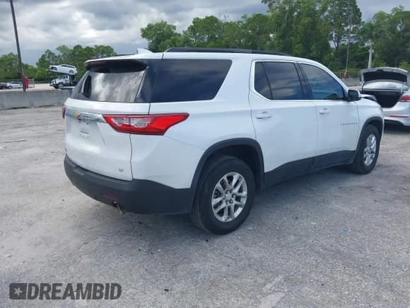 ✅ 2021 Chevrolet Traverse LT Cloth • VIN: 1GNERGKW0MJ126548 • Lot: 42998904. Wystawiony na IAAI z przebiegiem 66 776 mil. Bezpłatny archiwum sprzedaży aukcyjnych z USA i szczegółowy raport historii pojazdu na DreamBid. Zdjęcie 4.