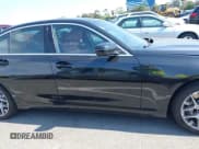 ✅ 2025 BMW 3 Series 330i xDrive • VIN: 3MW89CW02S8F30817 • Lot: 42783106. Wystawiony na IAAI z przebiegiem 9 630 mil. Bezpłatny archiwum sprzedaży aukcyjnych z USA i szczegółowy raport historii pojazdu na DreamBid. Zdjęcie 13.