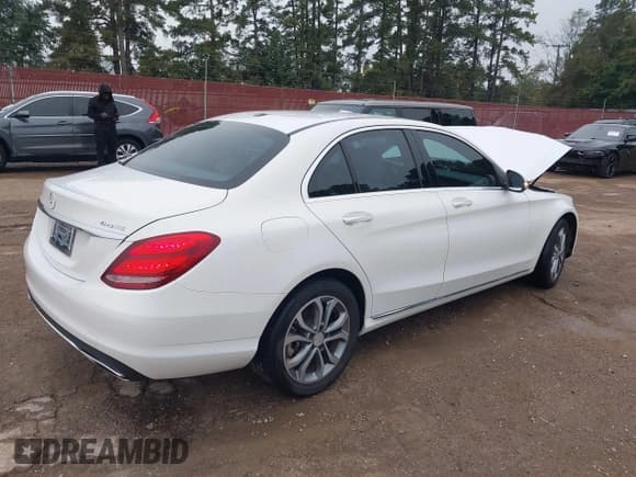 ✅ 2015 Mercedes-Benz C 300 • VIN: 55SWF4KB0FU002449 • Lot: 43553029. Wystawiony na IAAI z przebiegiem 130 959 mil. Bezpłatny archiwum sprzedaży aukcyjnych z USA i szczegółowy raport historii pojazdu na DreamBid. Zdjęcie 4.